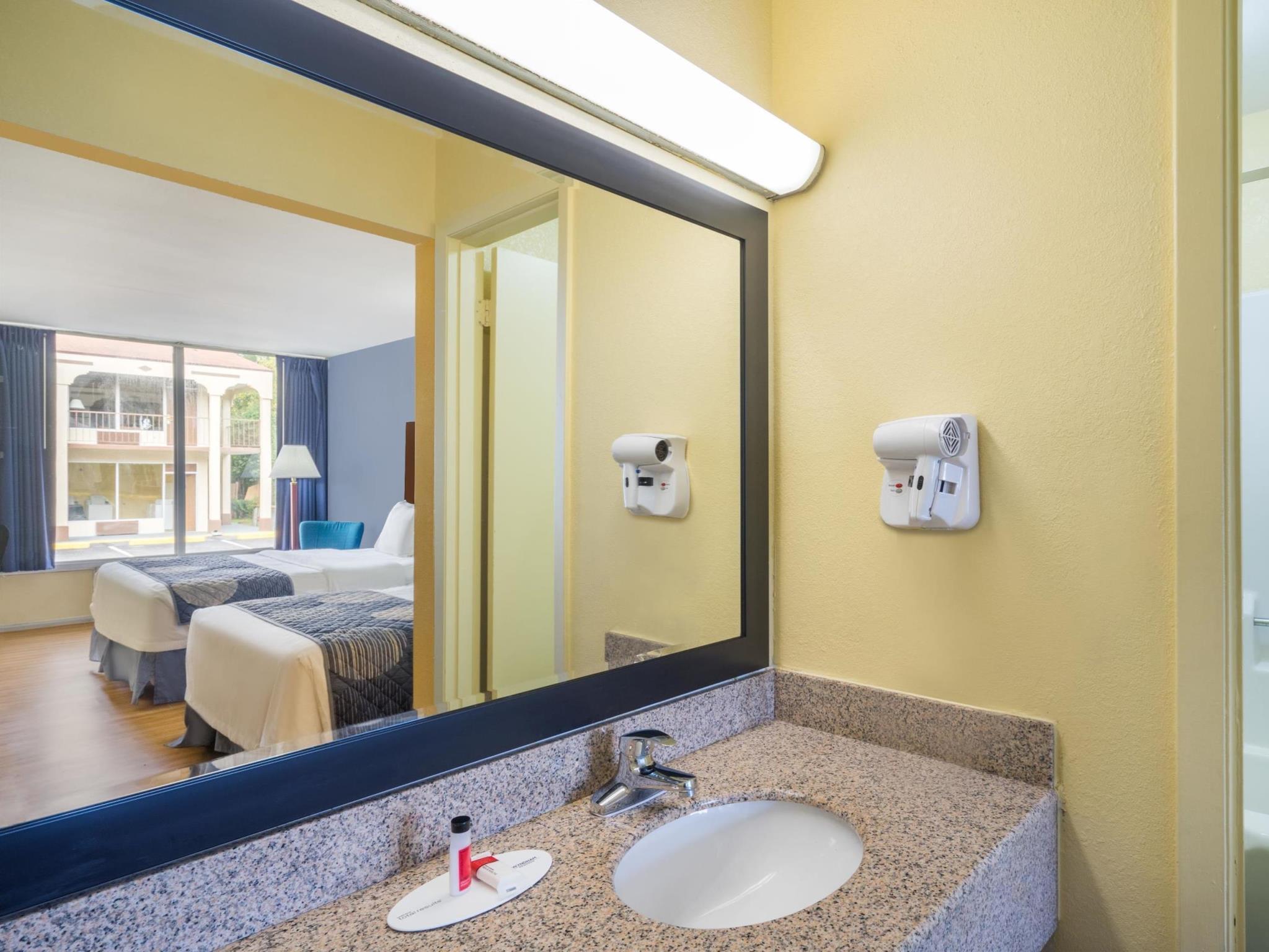 Days Inn By Wyndham Statesville Εξωτερικό φωτογραφία