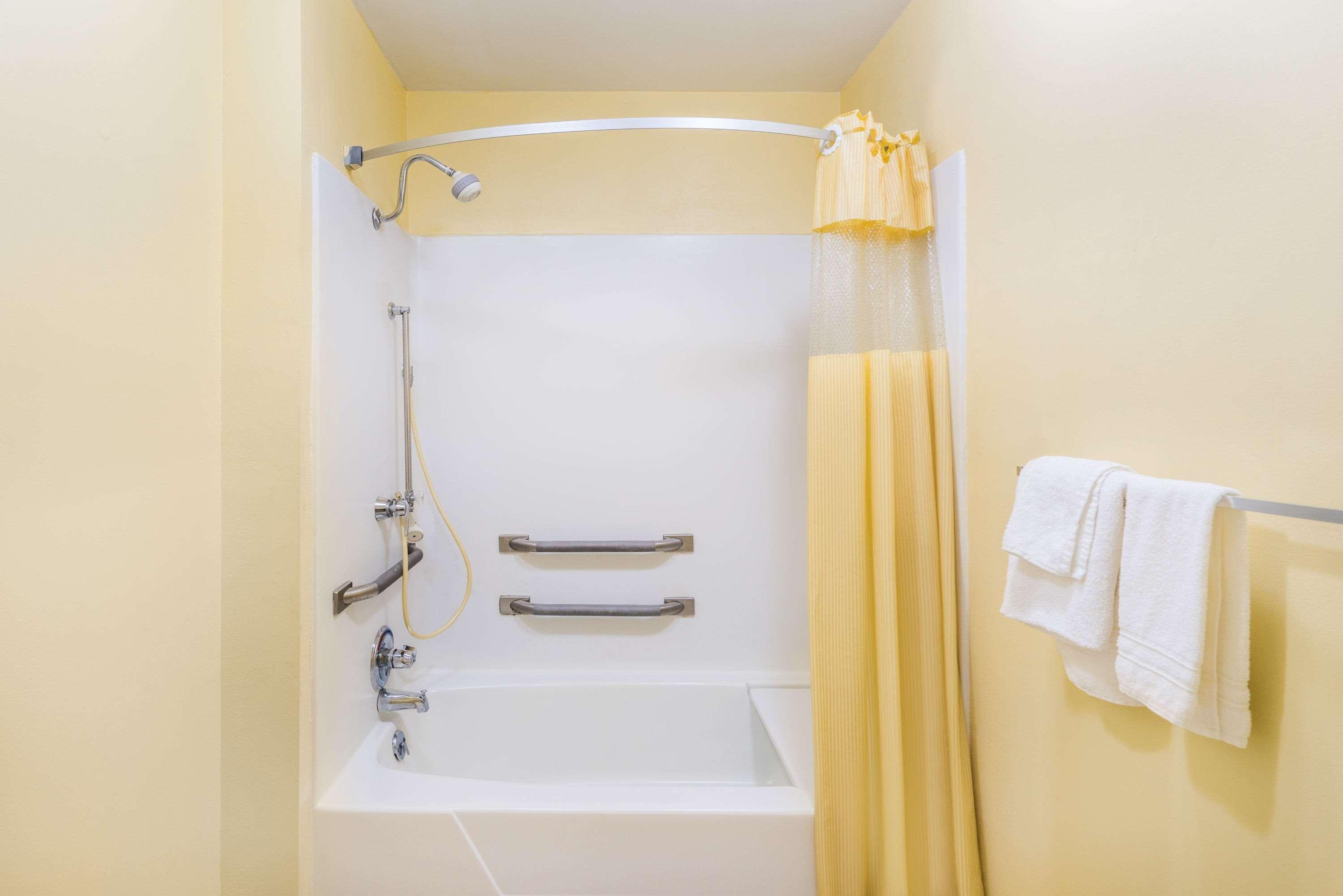 Days Inn By Wyndham Statesville Εξωτερικό φωτογραφία