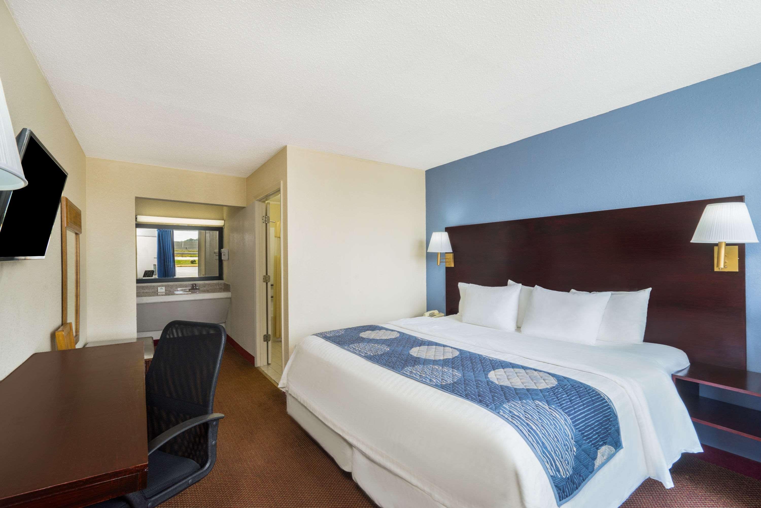 Days Inn By Wyndham Statesville Εξωτερικό φωτογραφία