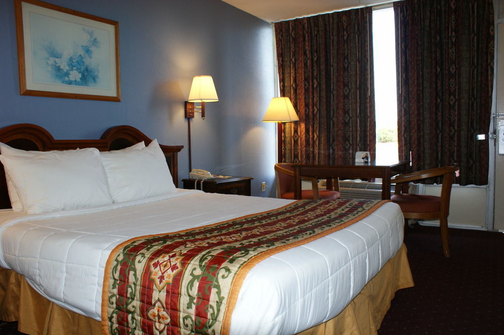 Days Inn By Wyndham Statesville Εξωτερικό φωτογραφία