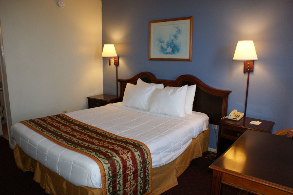 Days Inn By Wyndham Statesville Εξωτερικό φωτογραφία