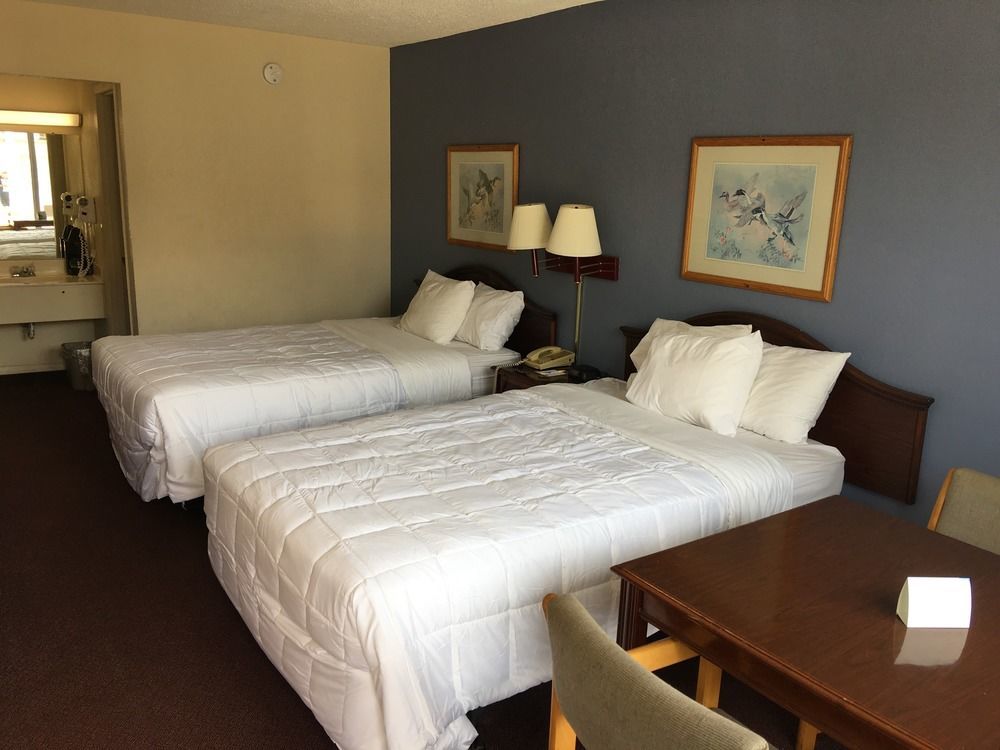 Days Inn By Wyndham Statesville Εξωτερικό φωτογραφία
