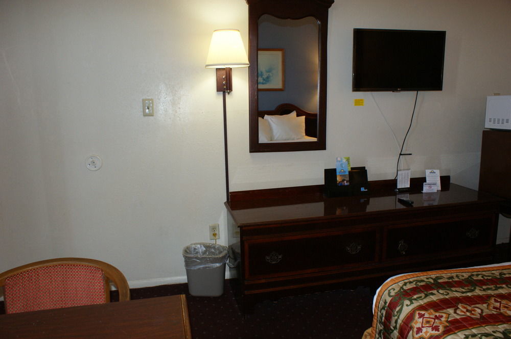 Days Inn By Wyndham Statesville Εξωτερικό φωτογραφία