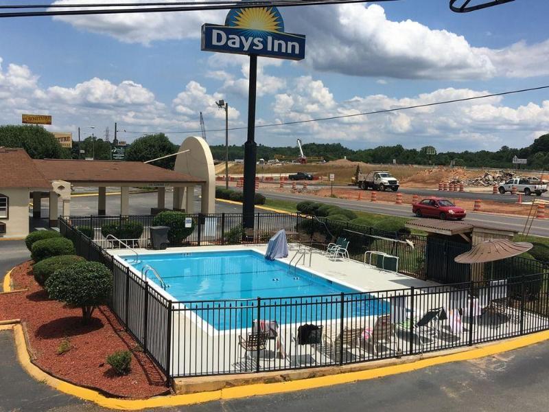 Days Inn By Wyndham Statesville Εξωτερικό φωτογραφία