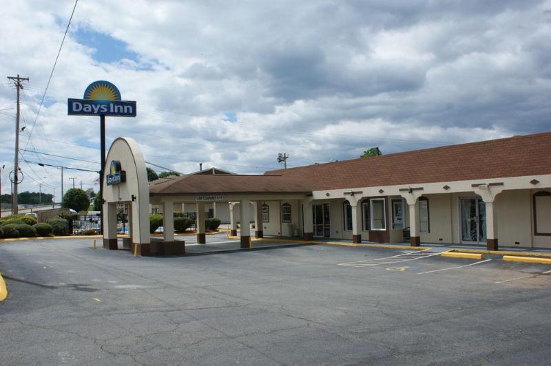 Days Inn By Wyndham Statesville Εξωτερικό φωτογραφία