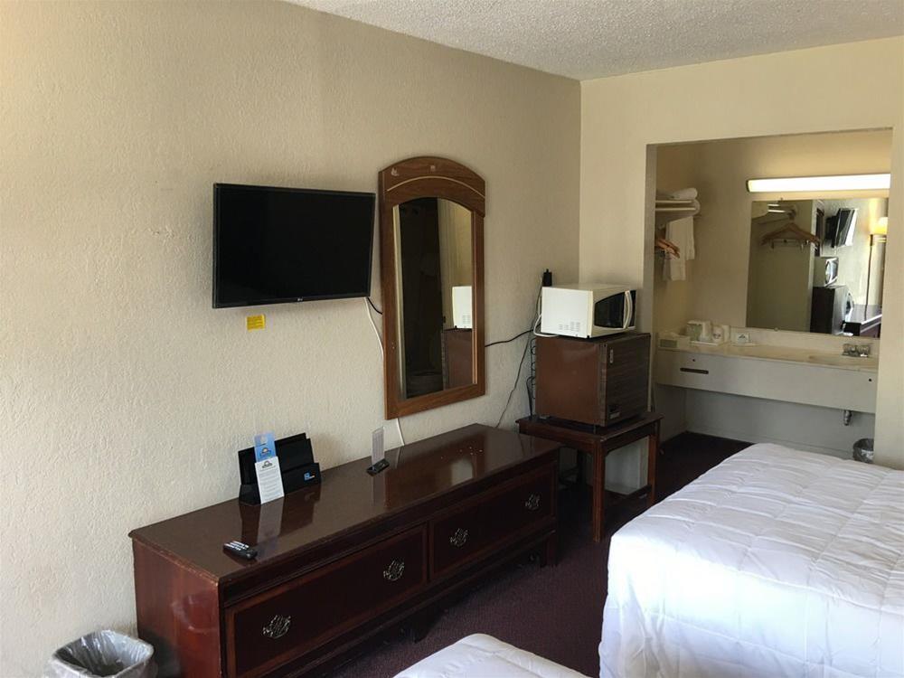 Days Inn By Wyndham Statesville Εξωτερικό φωτογραφία