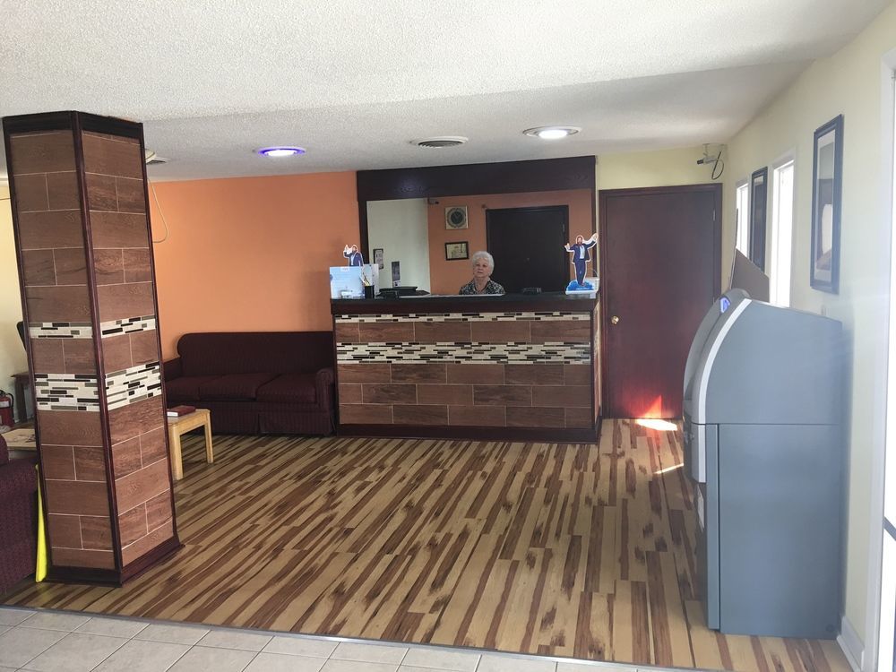 Days Inn By Wyndham Statesville Εξωτερικό φωτογραφία