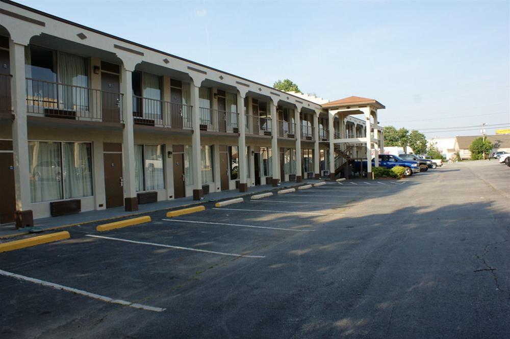 Days Inn By Wyndham Statesville Εξωτερικό φωτογραφία