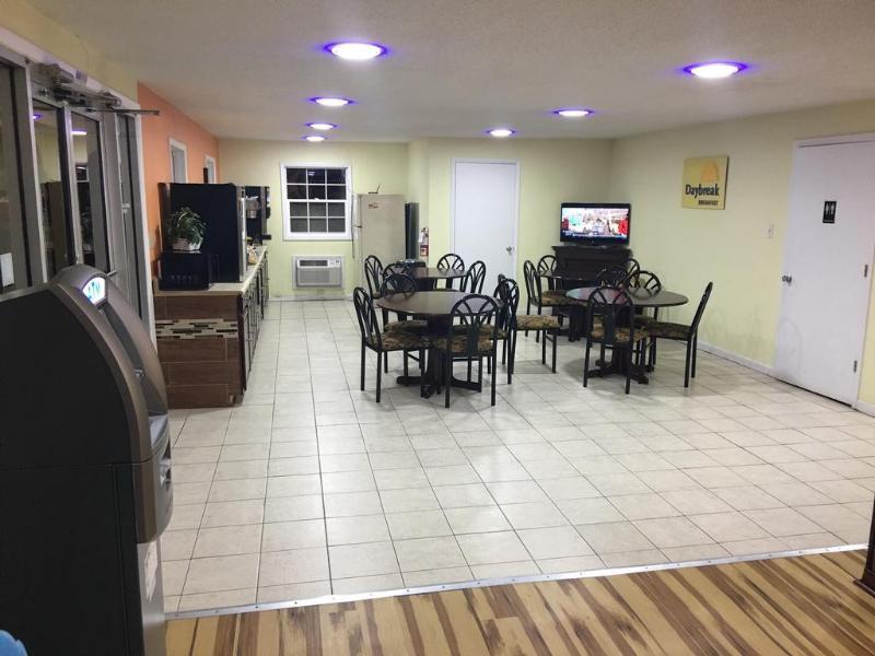 Days Inn By Wyndham Statesville Εξωτερικό φωτογραφία