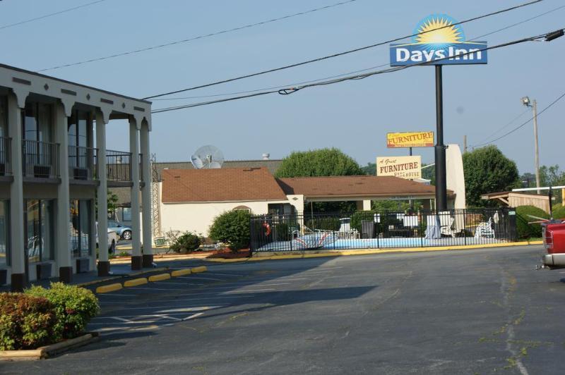 Days Inn By Wyndham Statesville Εξωτερικό φωτογραφία
