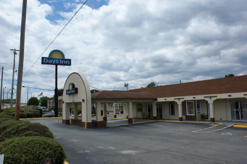 Days Inn By Wyndham Statesville Εξωτερικό φωτογραφία