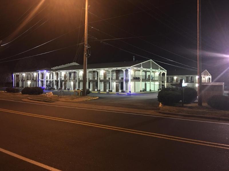Days Inn By Wyndham Statesville Εξωτερικό φωτογραφία