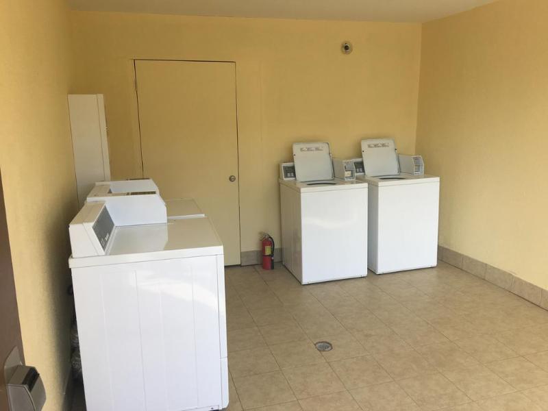 Days Inn By Wyndham Statesville Εξωτερικό φωτογραφία