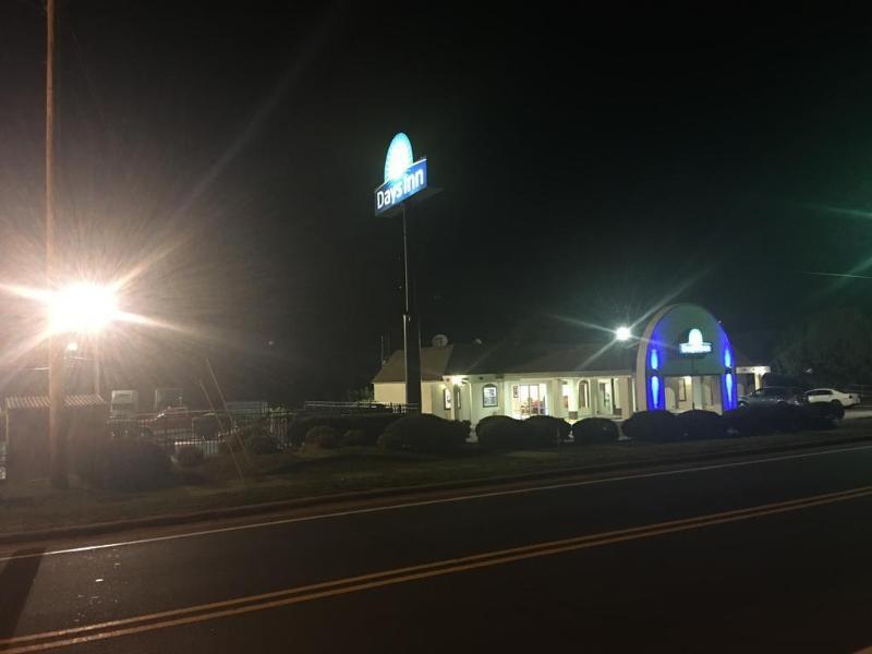 Days Inn By Wyndham Statesville Εξωτερικό φωτογραφία