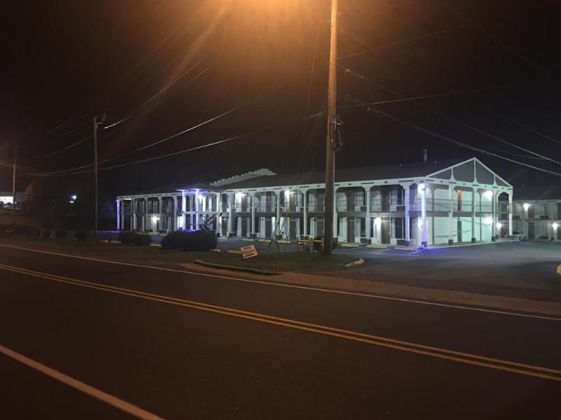 Days Inn By Wyndham Statesville Εξωτερικό φωτογραφία