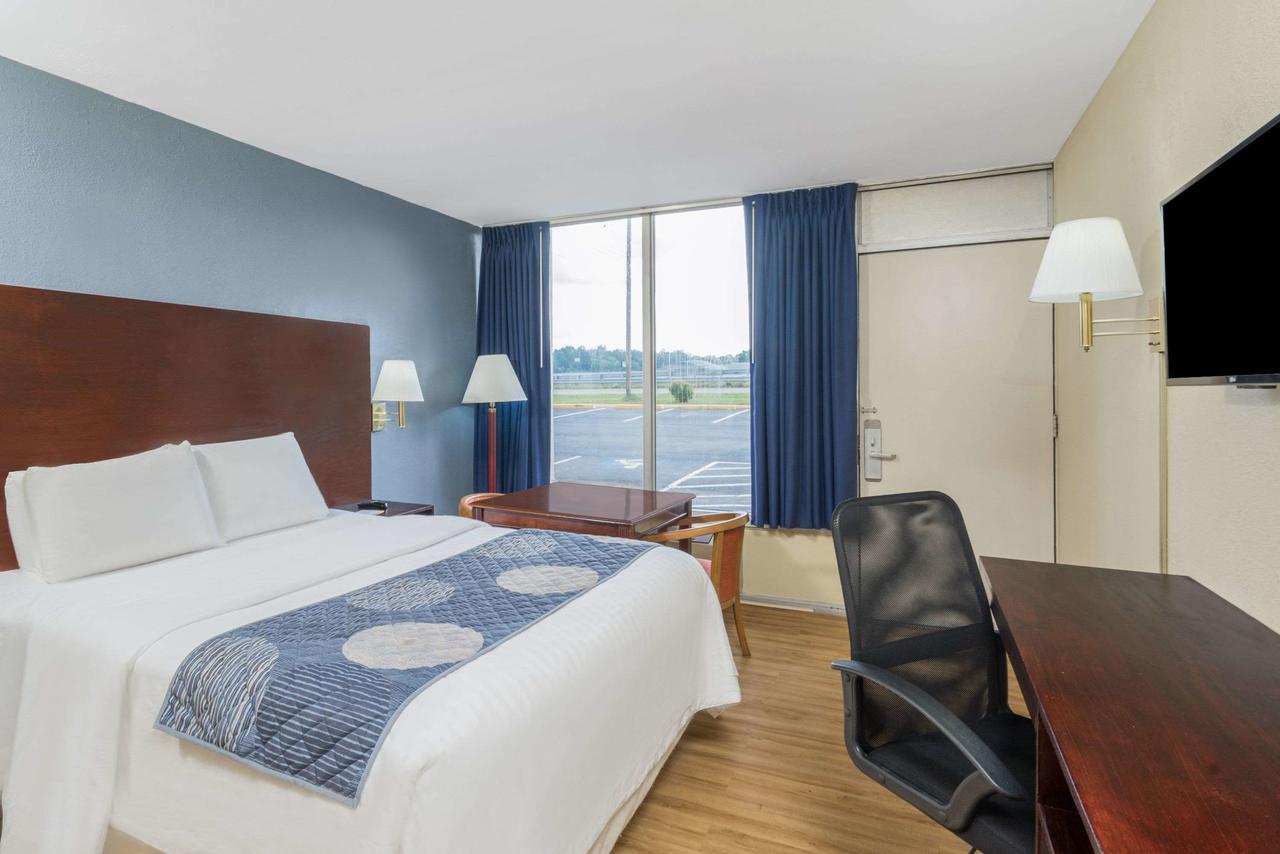 Days Inn By Wyndham Statesville Εξωτερικό φωτογραφία