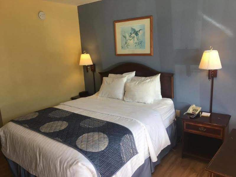 Days Inn By Wyndham Statesville Εξωτερικό φωτογραφία