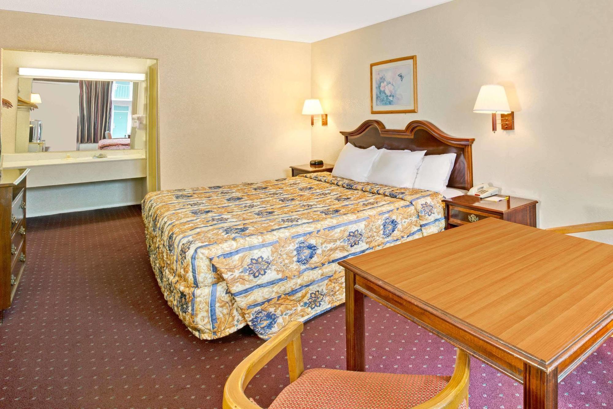 Days Inn By Wyndham Statesville Εξωτερικό φωτογραφία