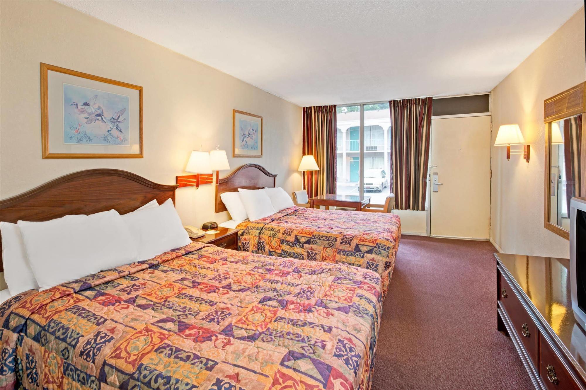 Days Inn By Wyndham Statesville Εξωτερικό φωτογραφία