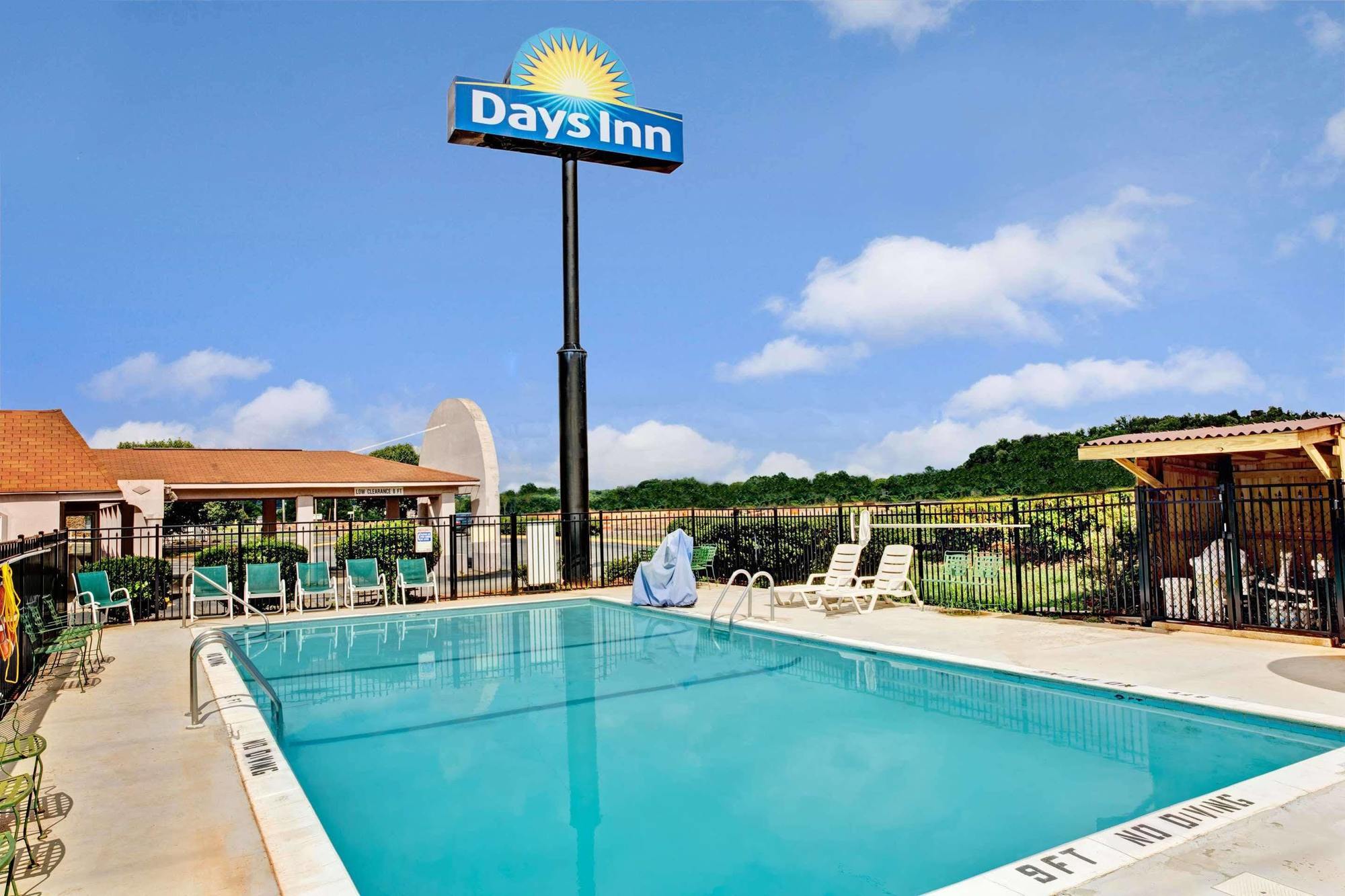 Days Inn By Wyndham Statesville Εξωτερικό φωτογραφία